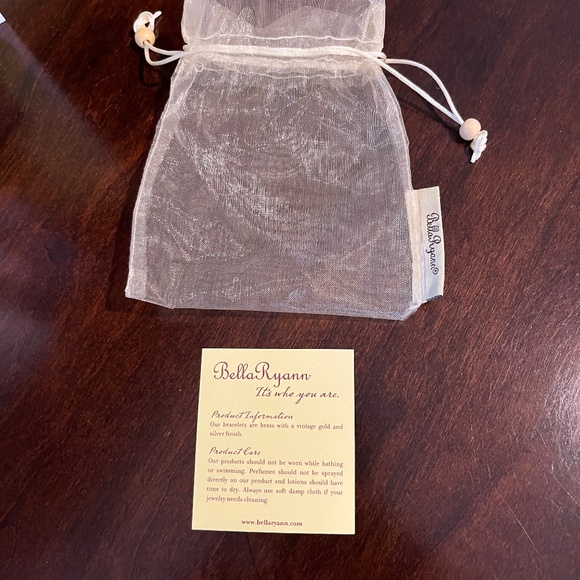 Bella Ryann Hamsa in Sun Shaped Charm Expandable Bangle Bracelet in Silvertone - Picture 4 of 4